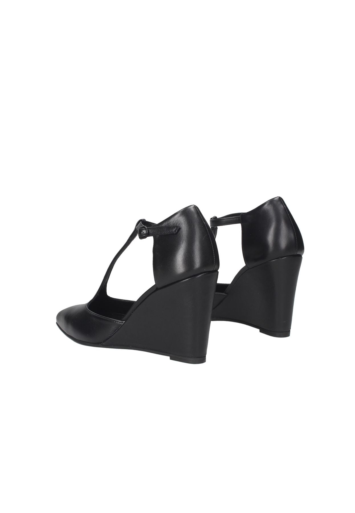 687 TSAKIRIS MALLAS-Pumps