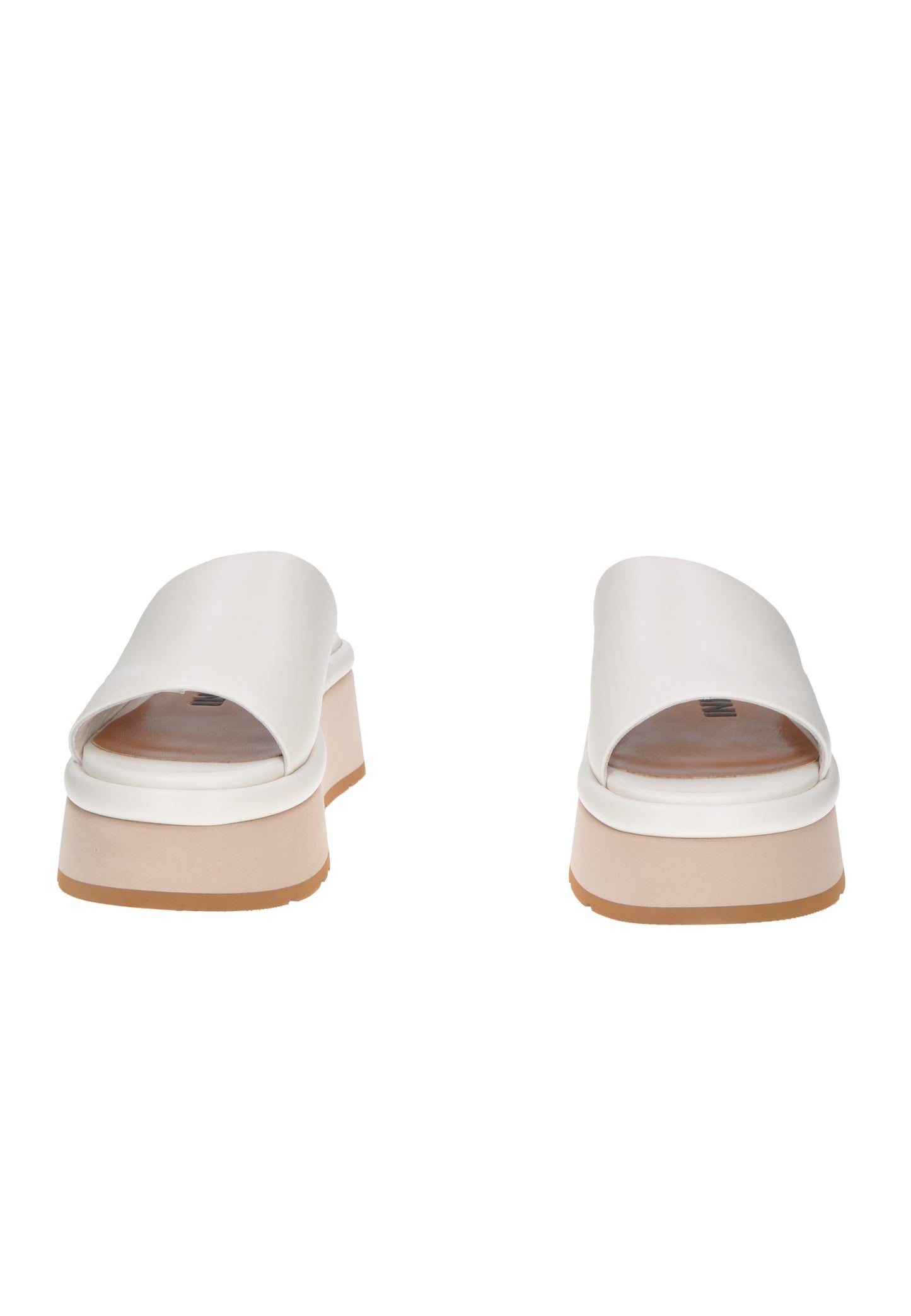 Sandalo Susy LUCIANO BARACHINI in pelle bianca con suola alta, comfort e stile uniti per una camminata sicura.