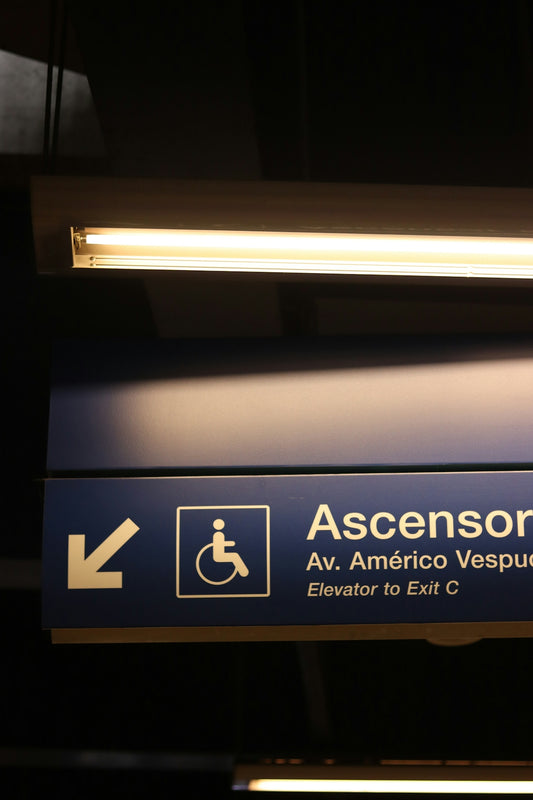 Sign indicates elevator access for people with disabilities.