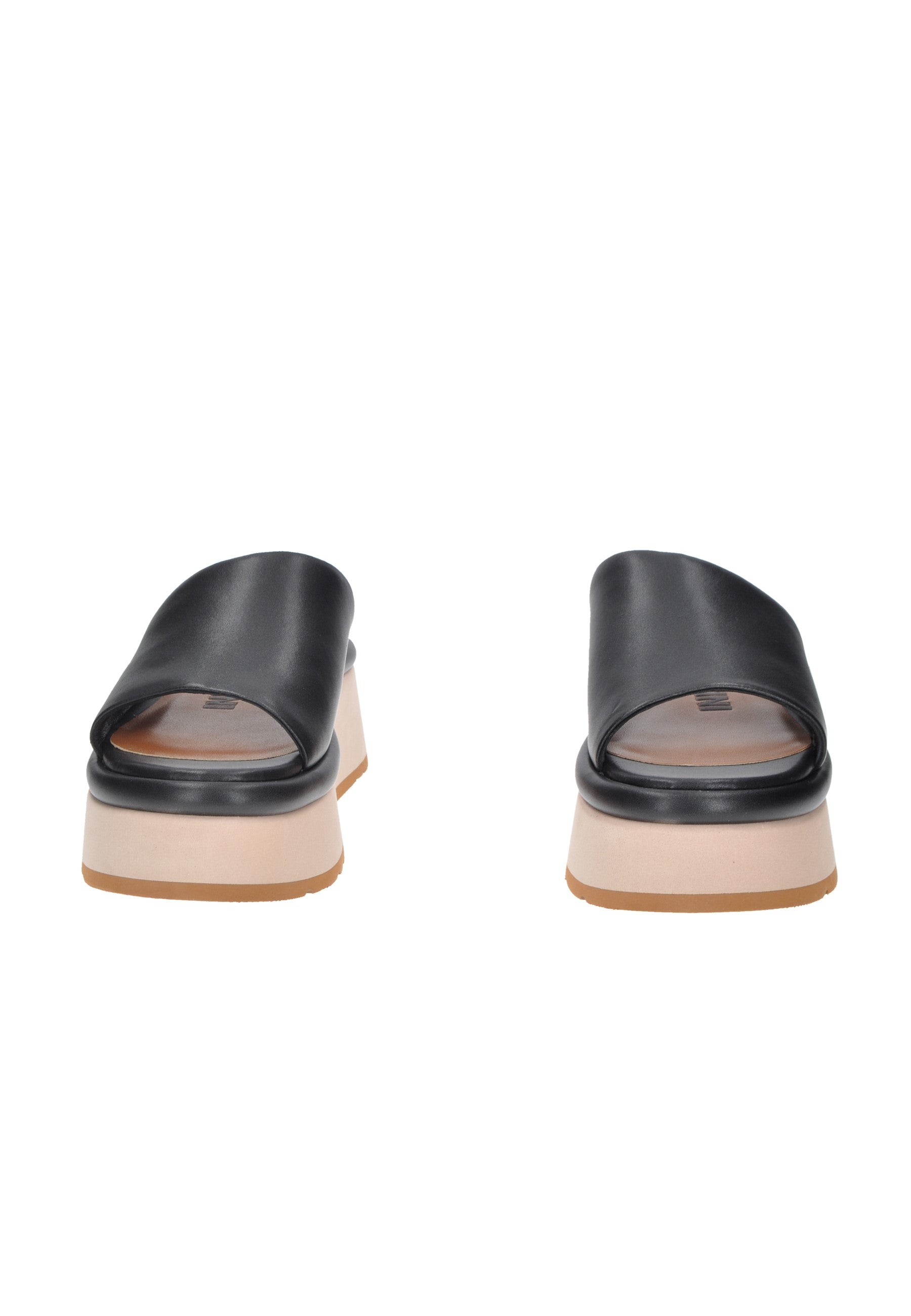 Sandalo Susy LUCIANO BARACHINI in pelle con para alta per comfort e stile, fondo gomma per stabilità.