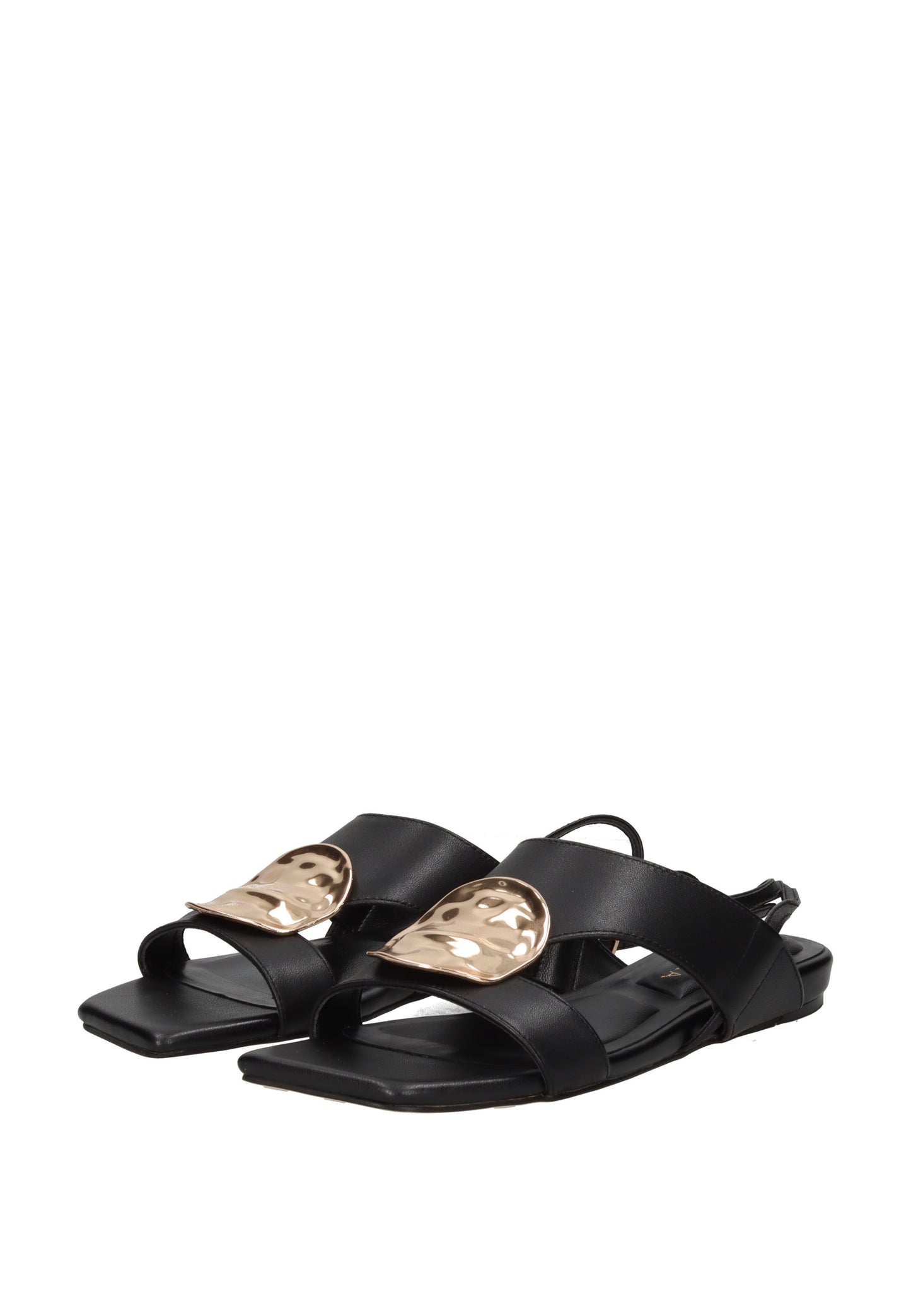 S6DHALIA02/LEA Sandalo APEPAZZA in pelle nera con accessorio rotondo in metallo.