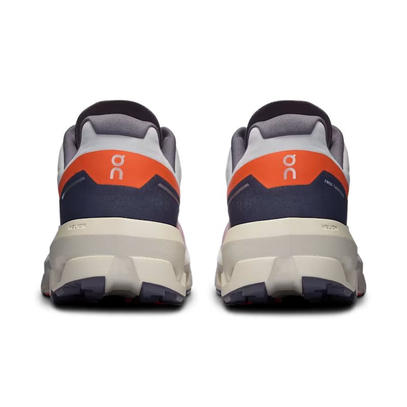 Scarpe Cloudvista 2 Uomo Ice/Flame viste da dietro, design moderno con dettagli arancioni e suola ammortizzante.