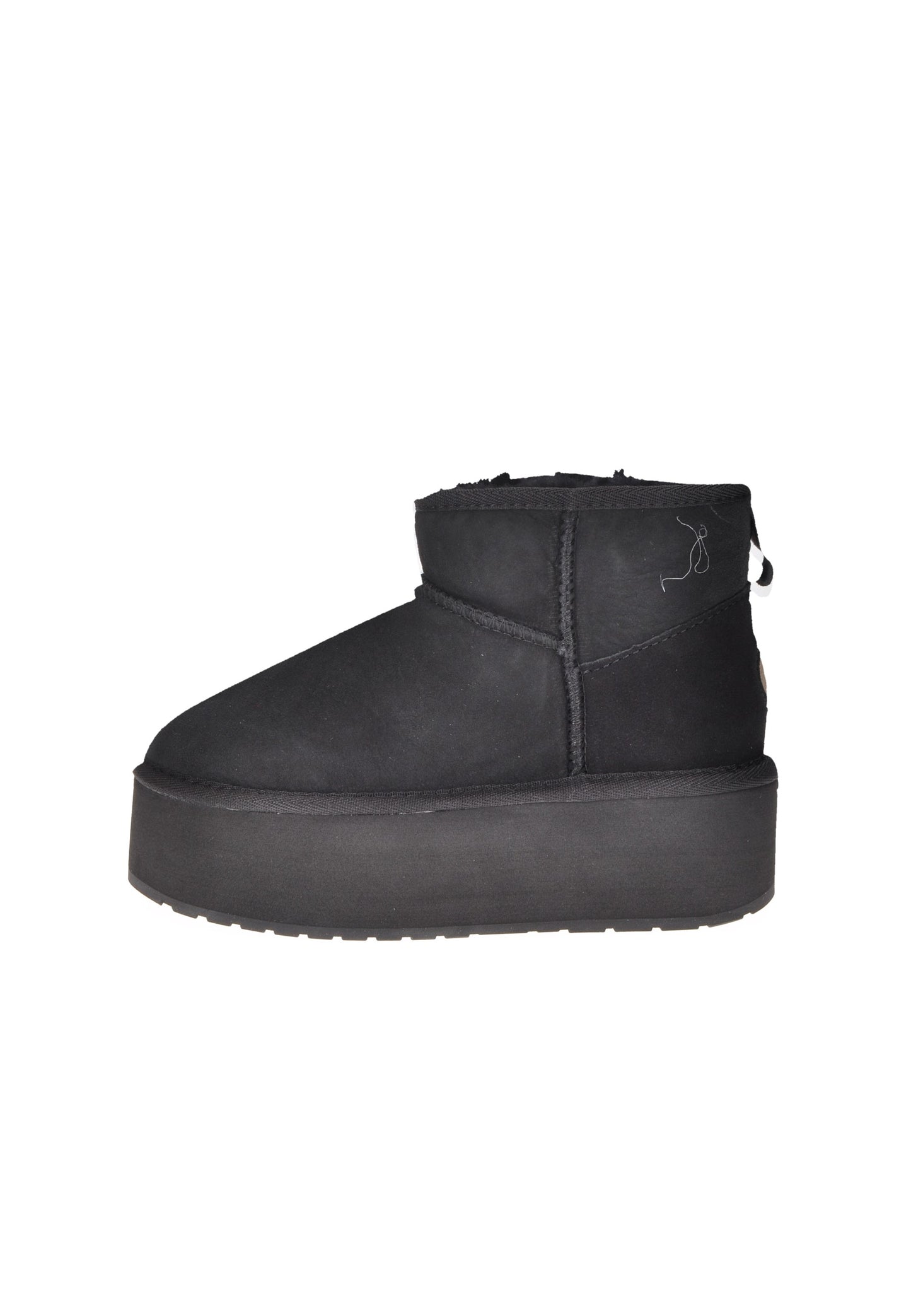 W13082 Boot EMU AUSTRALIA in black, featuring a micro flatform and soft inner lining for comfort.