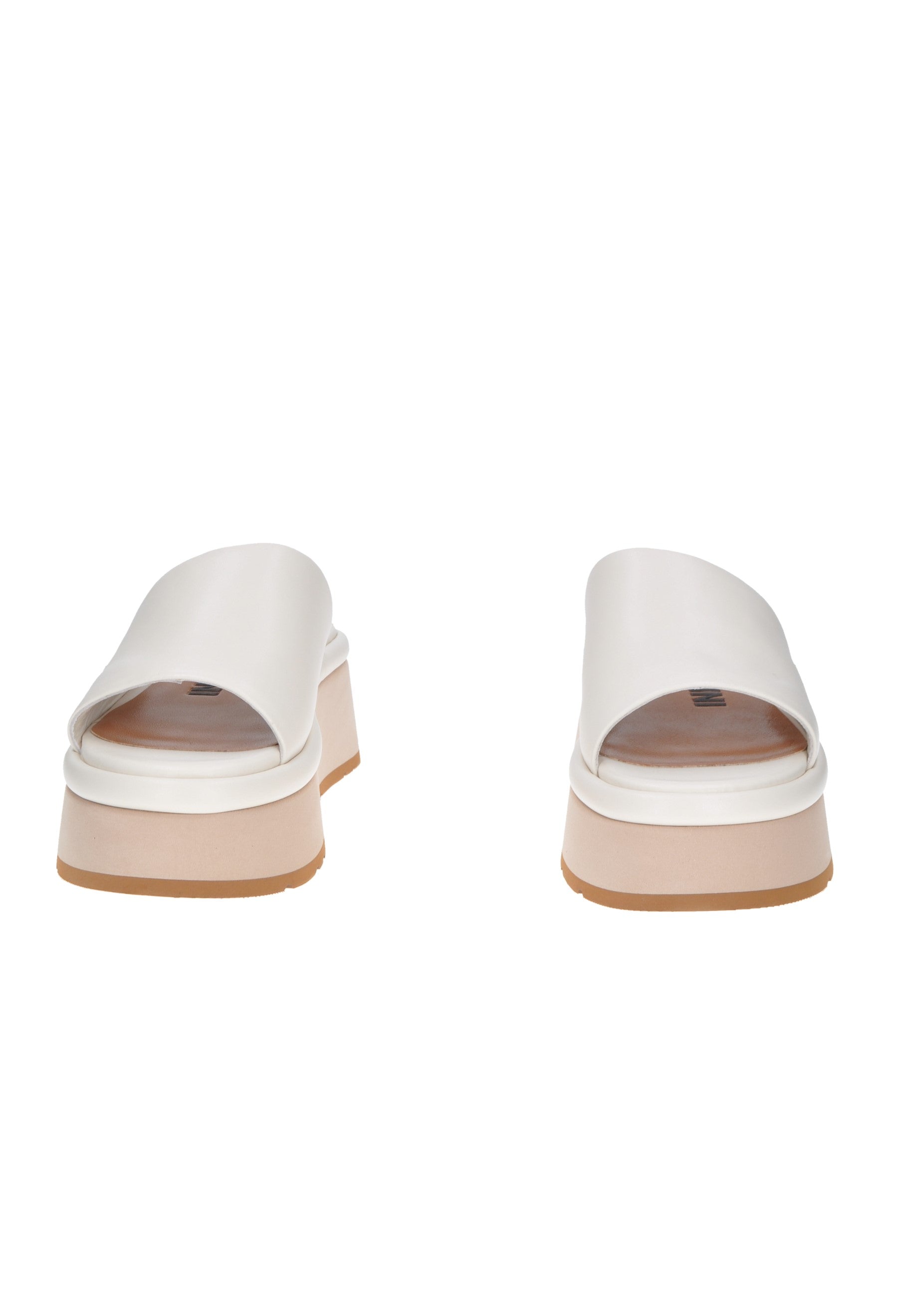 Sandalo Susy LUCIANO BARACHINI in pelle bianca con suola alta, comfort e stile uniti per una camminata sicura.