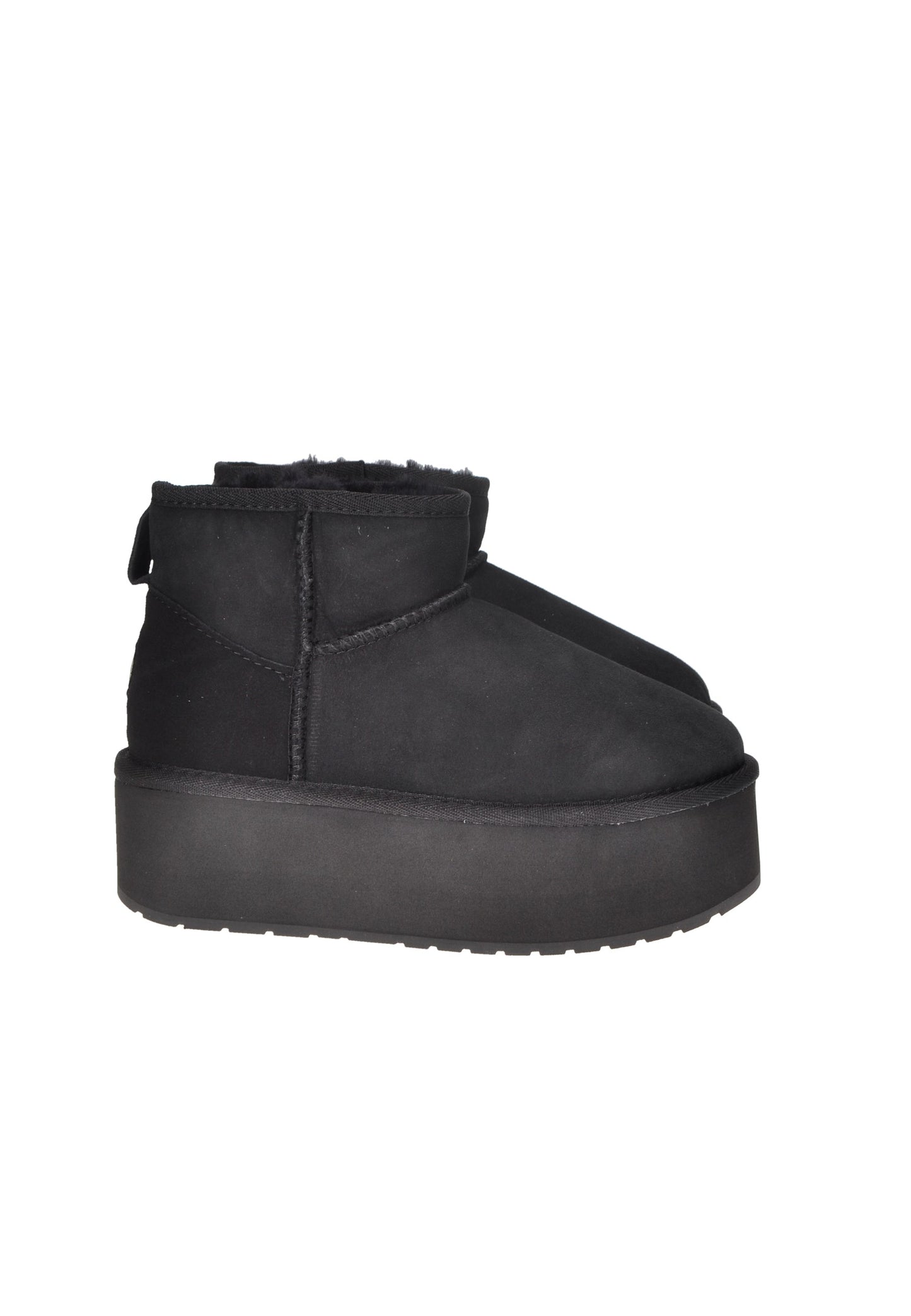 W13082 Boot EMU AUSTRALIA side view with micro flatform in black suede and soft Australian sheepskin lining.