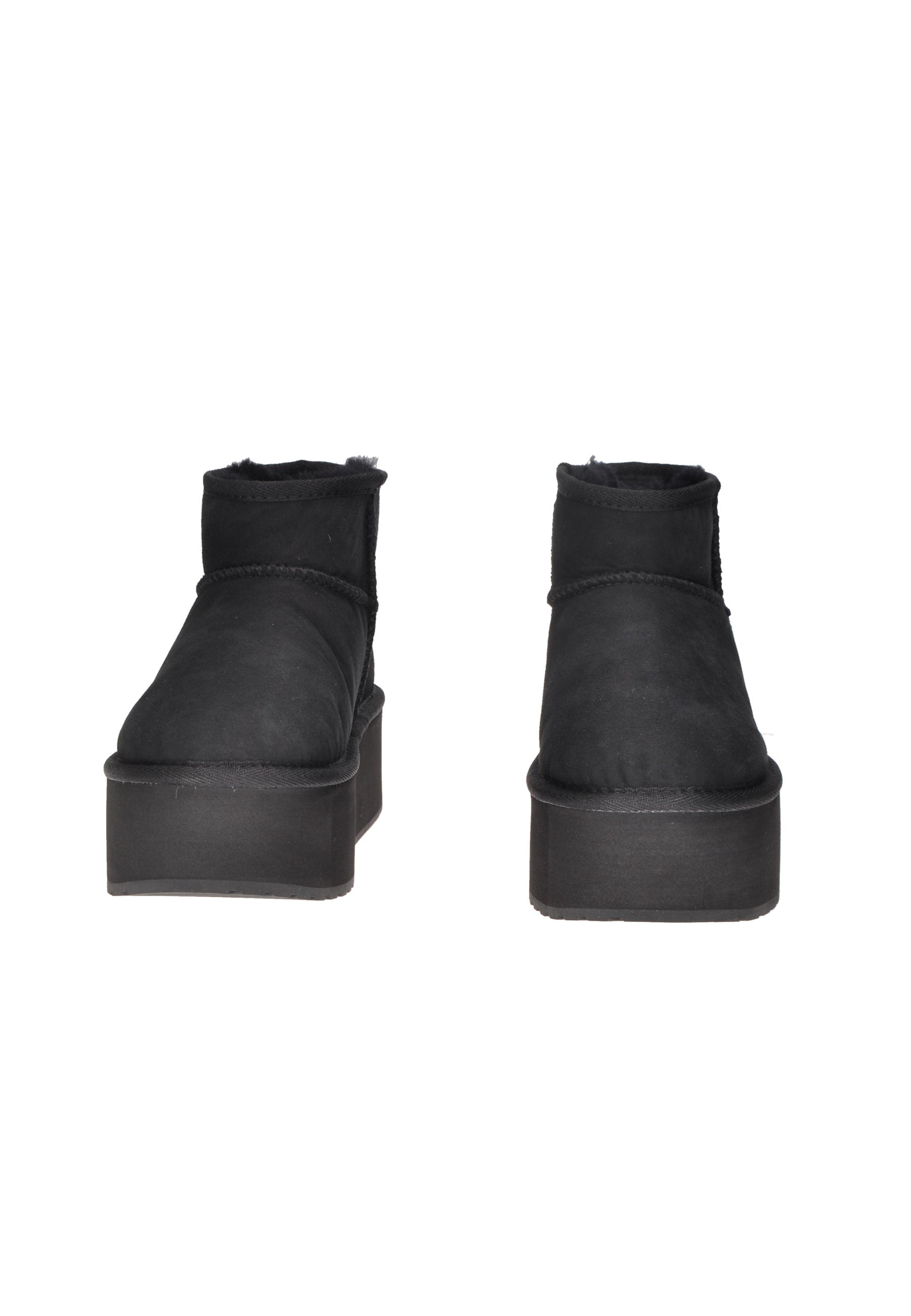 W13082 Boot EMU AUSTRALIA, black micro flatform boots with wide fit and cushioned footbed.