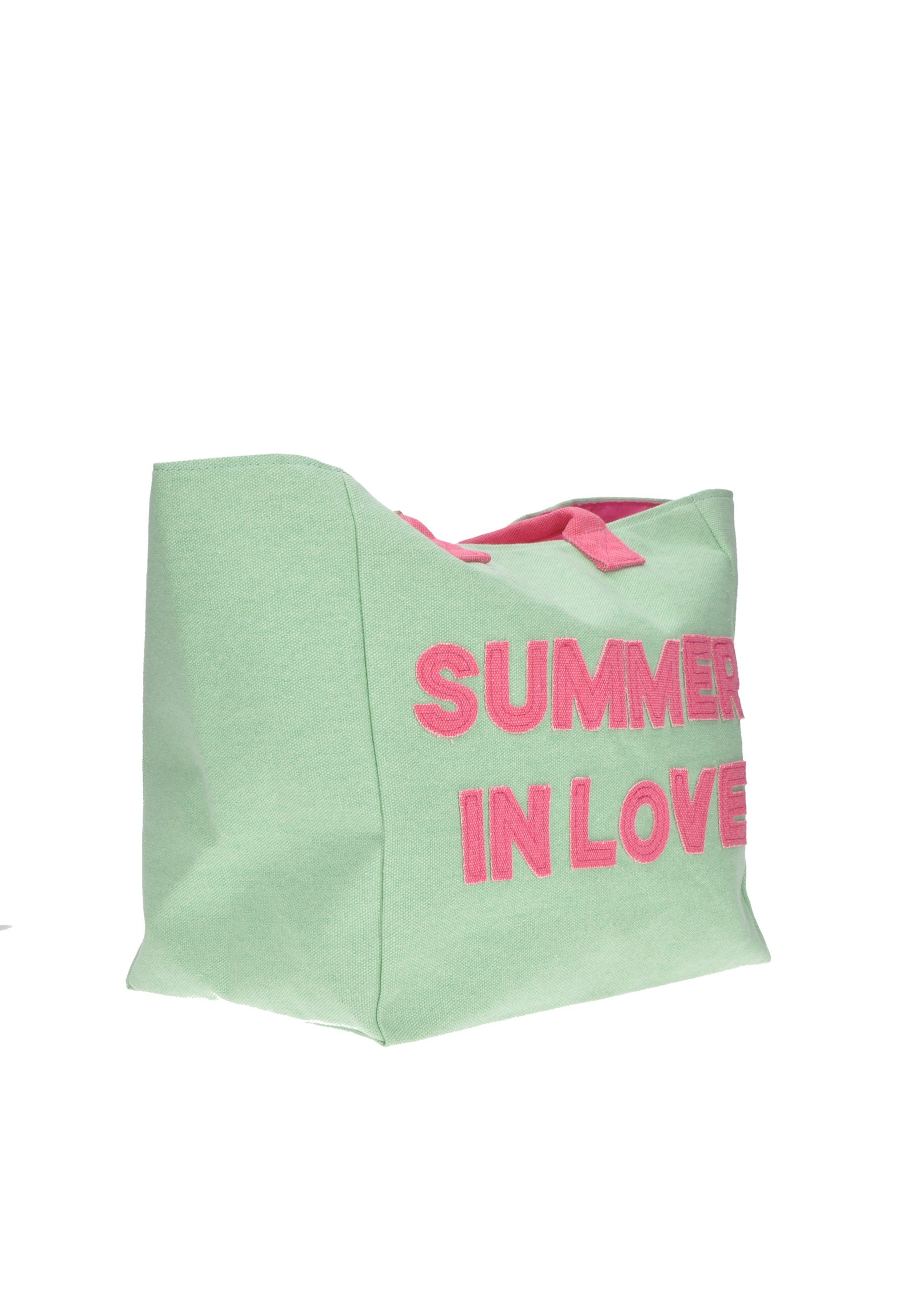 Shopping bag in green with pink text 'SUMMER IN LOVE', perfect for beach outings and stylish summer adventures.