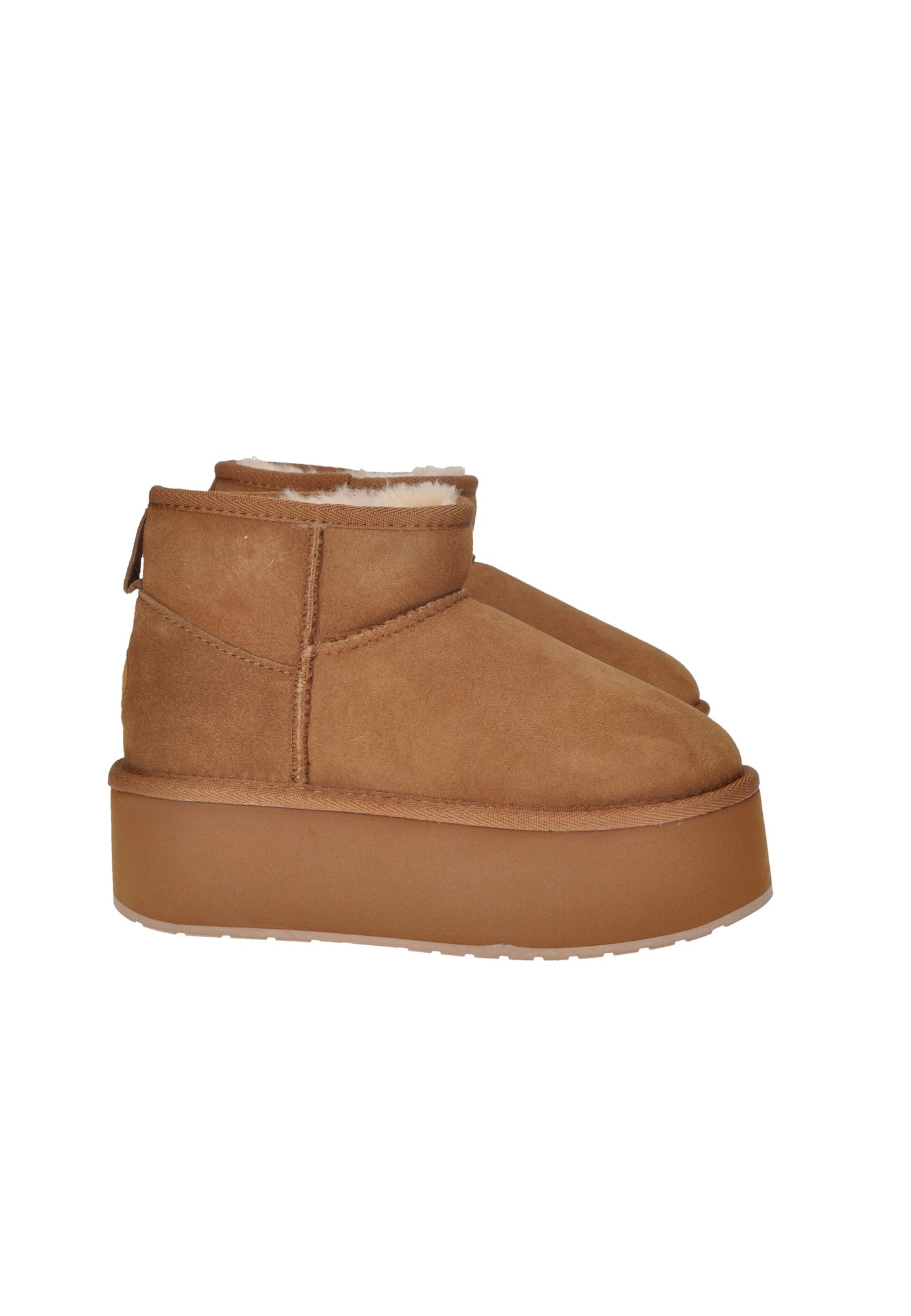 W13082 Boot EMU AUSTRALIA in tan color, featuring a micro flatform and soft Australian fur interior.